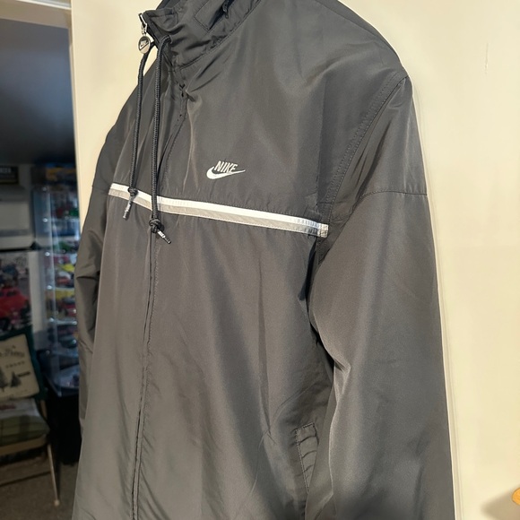 Nike Men's Gray Jacket Windbreaker - Picture 2 of 9